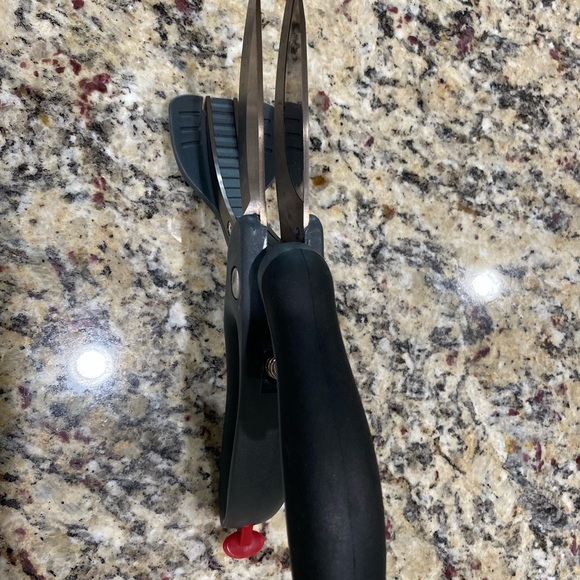 Pampered Chef Salad Chopper - Picture 3 of 5